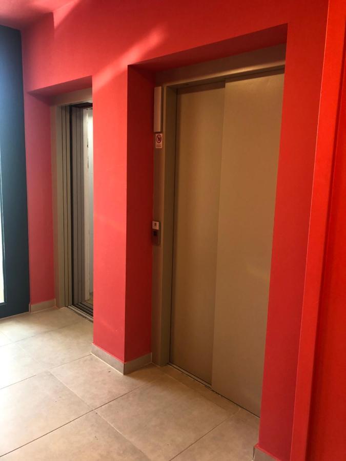 Sweet , 30sqm Studio, Free Private Parking, Mountain View, Balcony, 20 Min From Downtown Апартаменти *