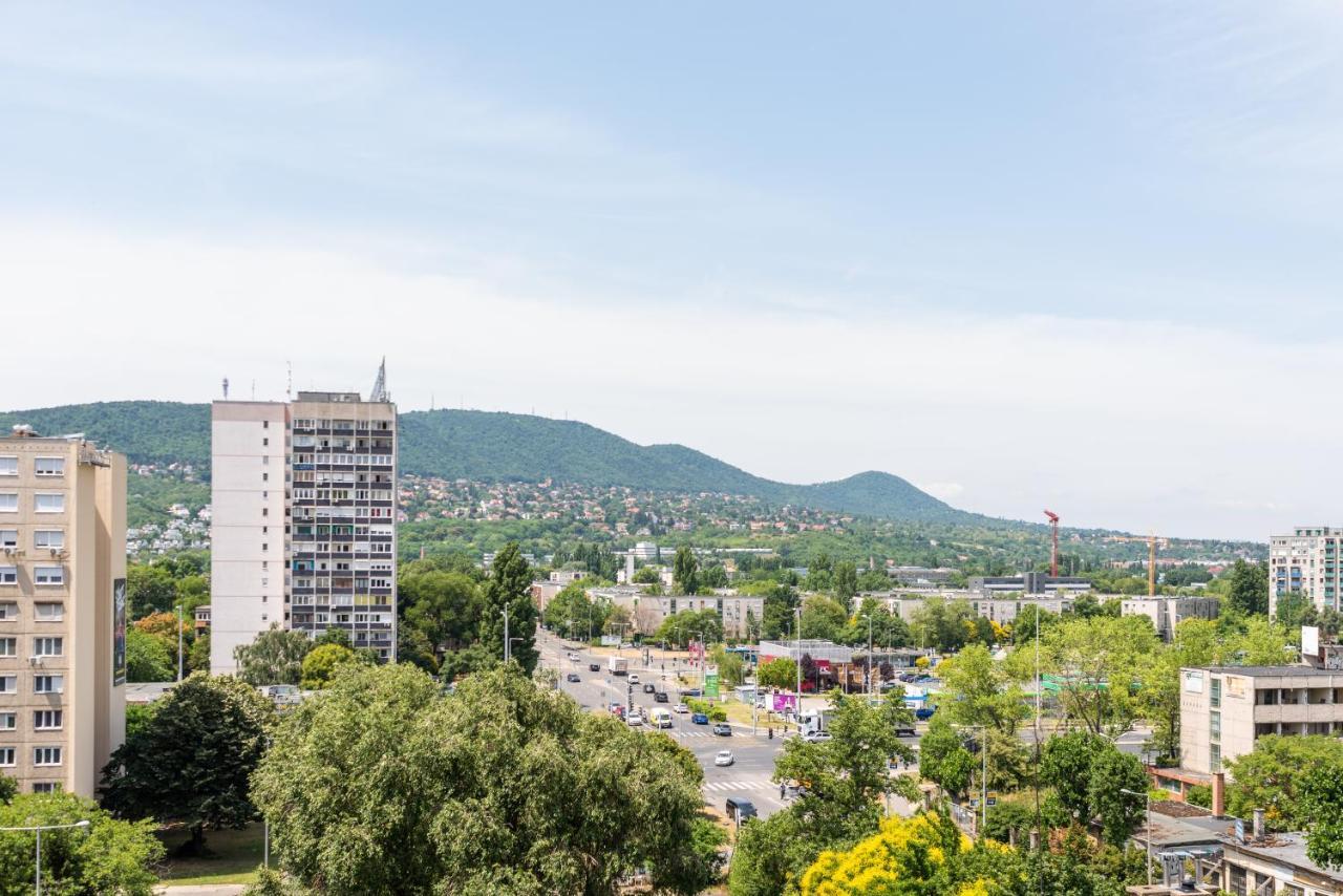 Sweet , 30sqm Studio, Free Private Parking, Mountain View, Balcony, 20 Min From Downtown Апартаменти