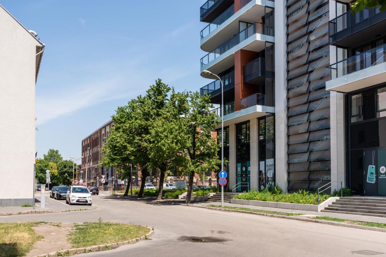 Sweet , 30sqm Studio, Free Private Parking, Mountain View, Balcony, 20 Min From Downtown Апартаменти