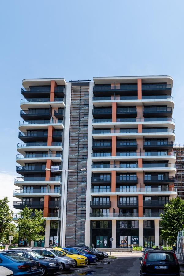 Sweet , 30sqm Studio, Free Private Parking, Mountain View, Balcony, 20 Min From Downtown Апартаменти Будапешт