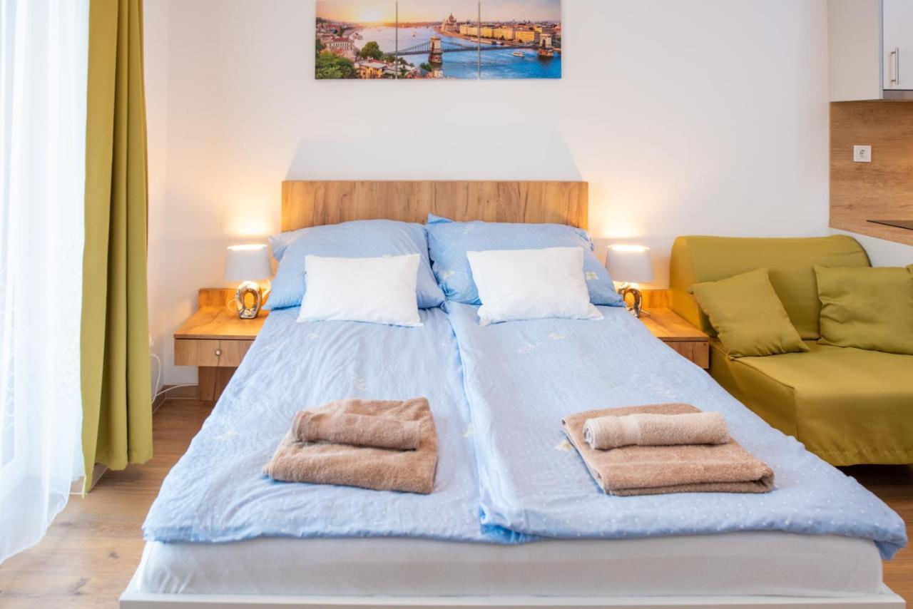 Apartamento Sweet , 30sqm Studio, Free Private Parking, Mountain View, Balcony, 20 Min From Downtown Budapest