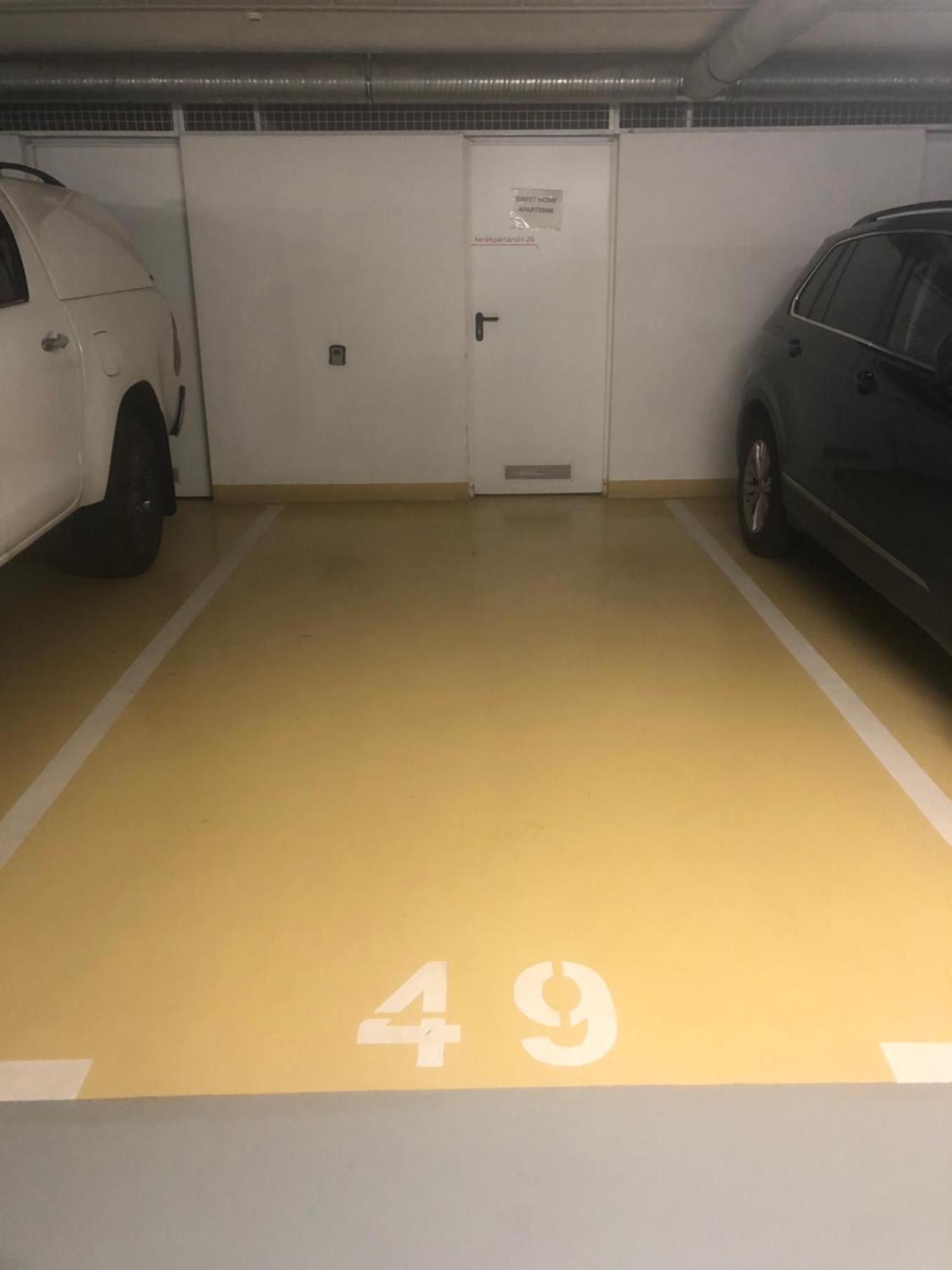 Апартаменти Sweet , 30sqm Studio, Free Private Parking, Mountain View, Balcony, 20 Min From Downtown *